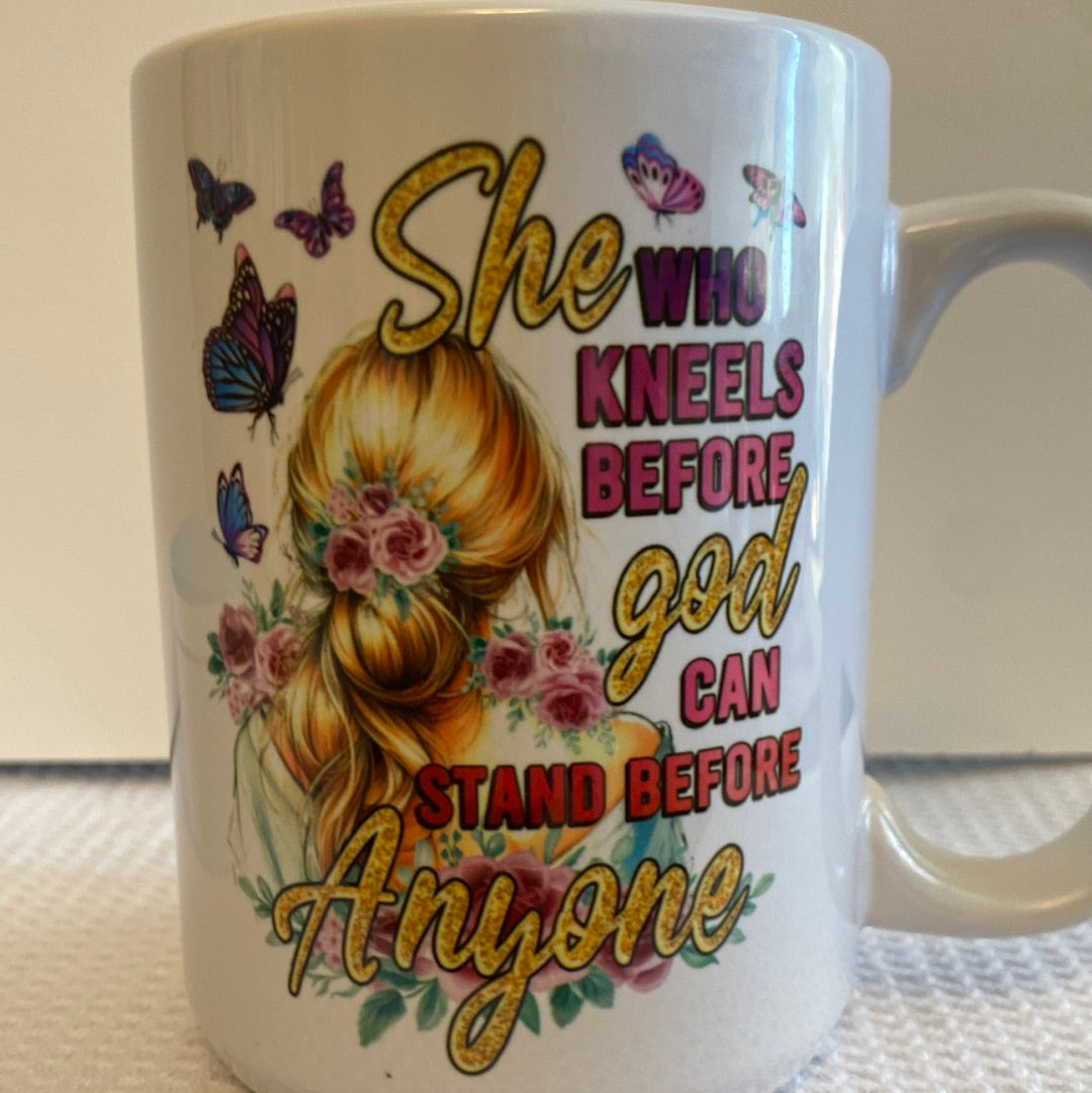 She who kneels before God – pink/green-Ceramic Mug