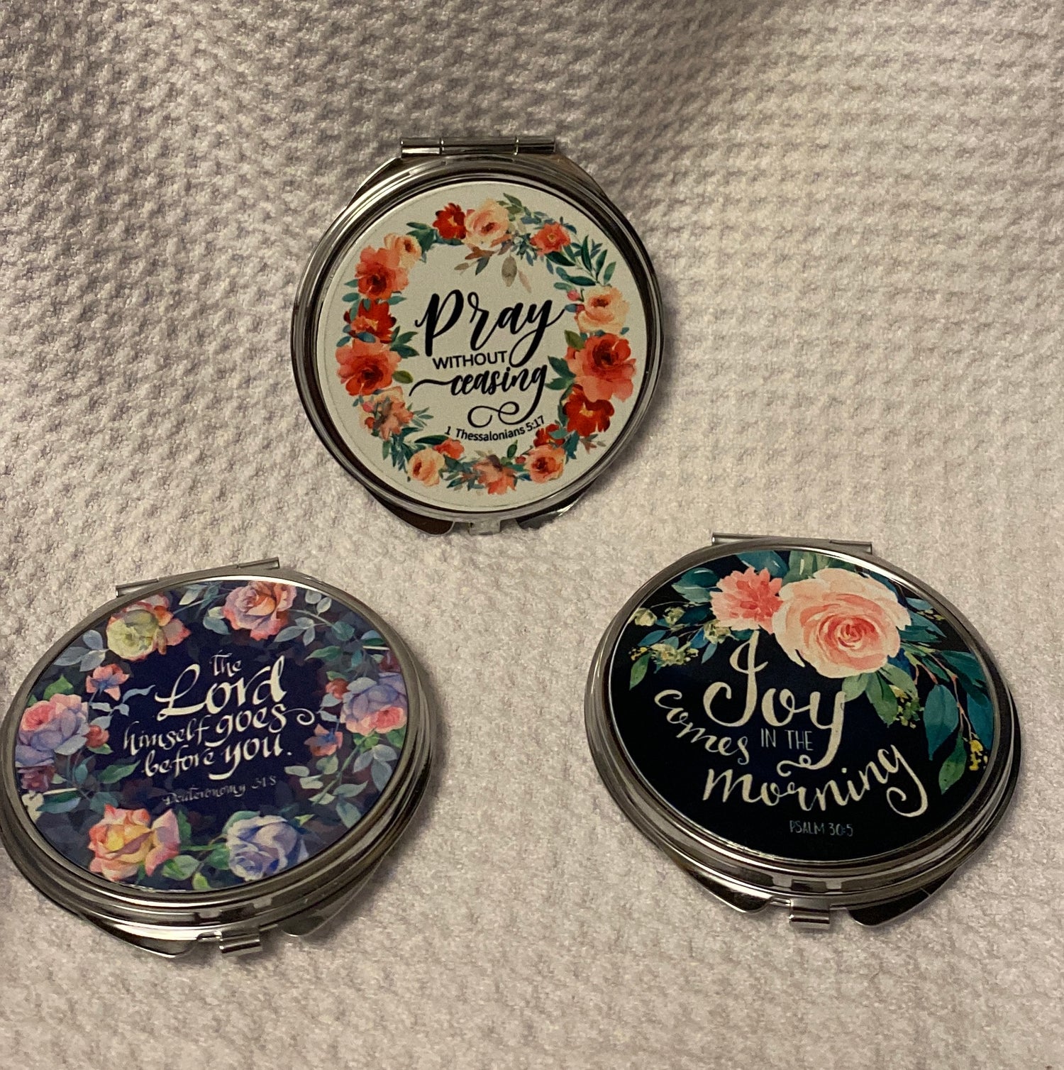 ROUND COMPACT MIRRORS